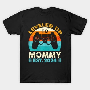 Leveled Up To Mommy Est 2024 First Time Mom 2024 Gamer T-Shirt